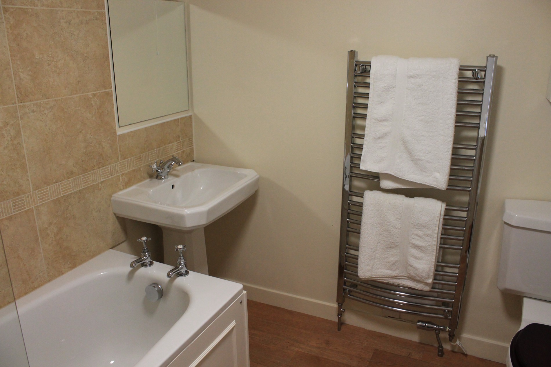 Bathroom with shower/ bath, sink, towel radiator, toilet and mirror