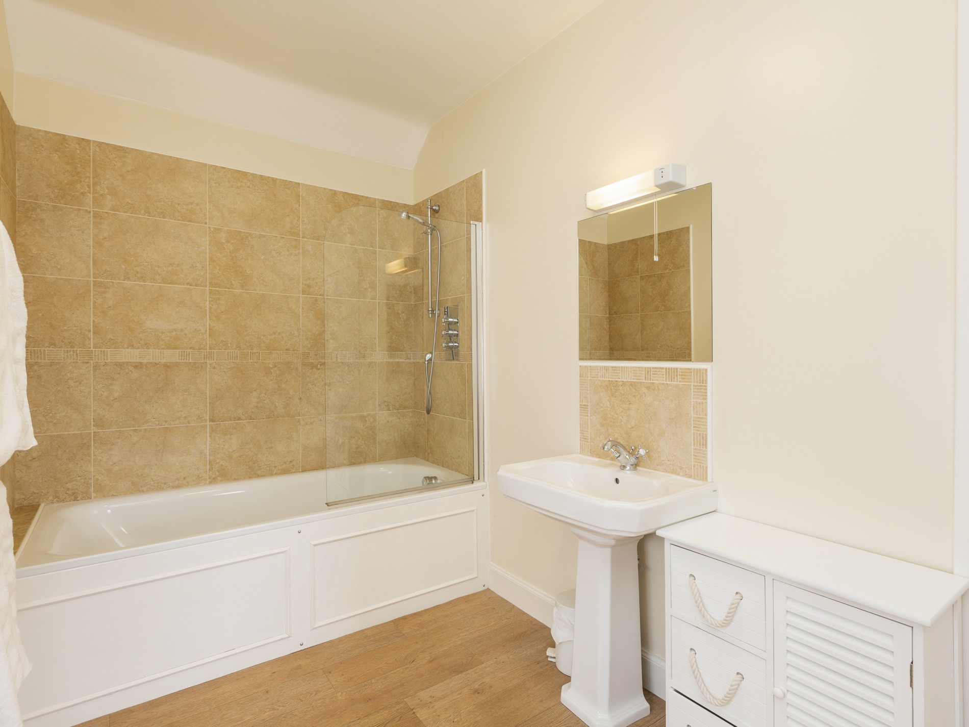 Bathroom with shower/ bath and sink Lower Oakfield